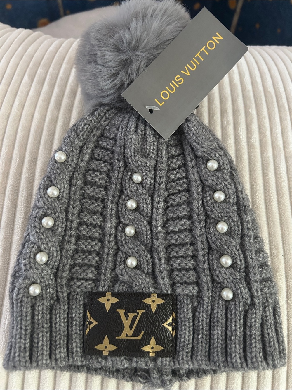 100% Acrylic Gray Knit Pom-Pearl Beanie. - Picture 4 of 4